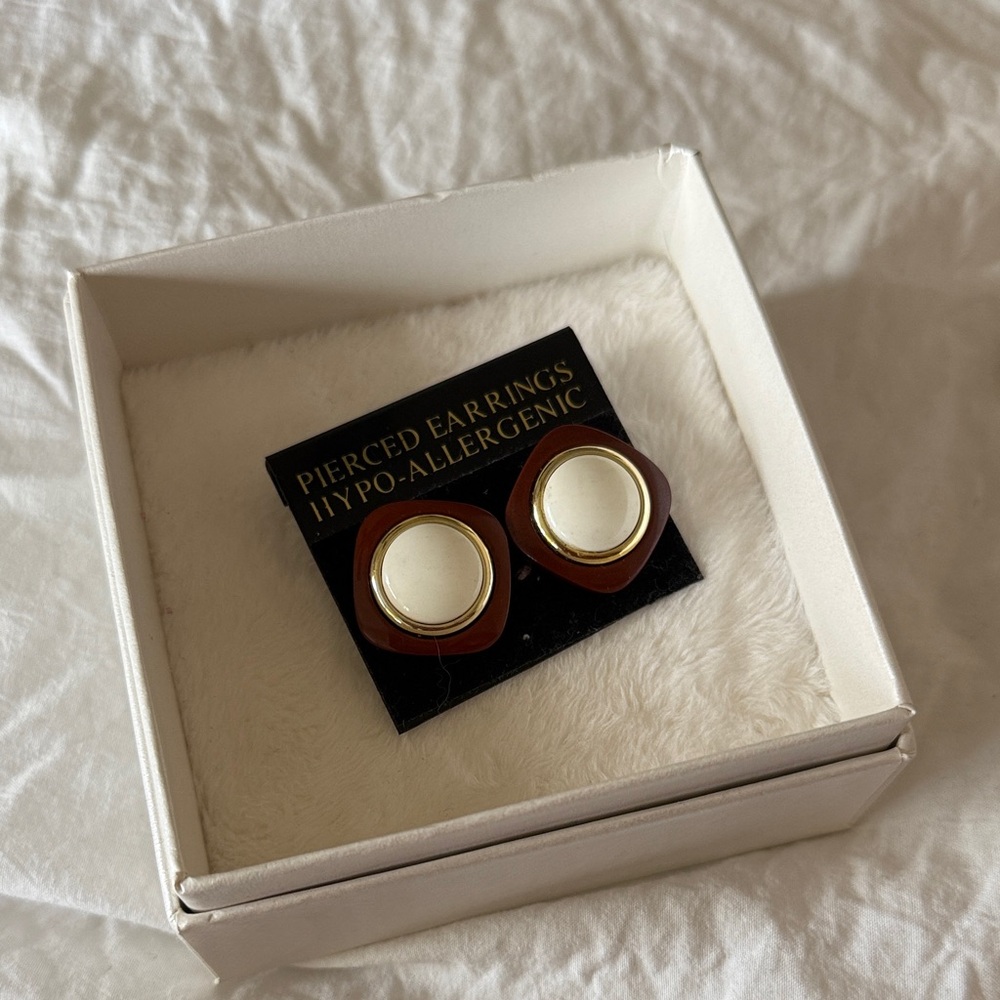 Ivory wooden square earrings vintage geometric white